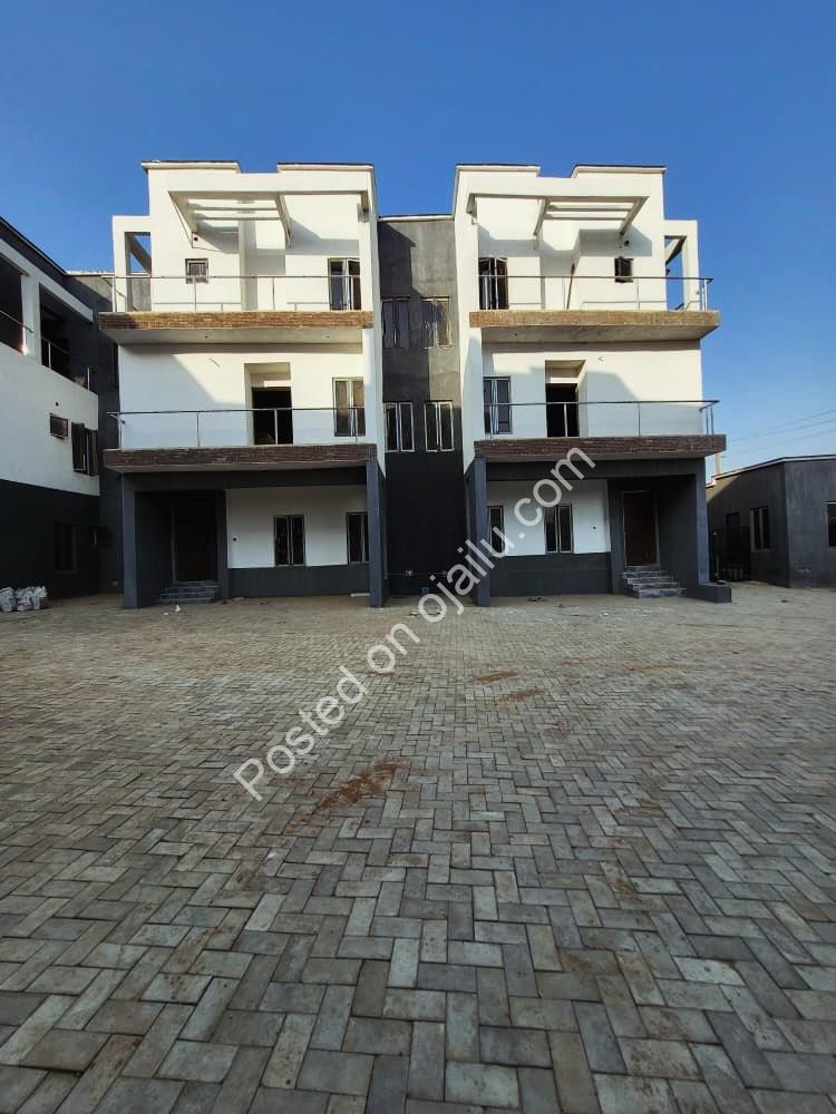 Stunning 4-Bed Duplex in Prime Jahi Estate