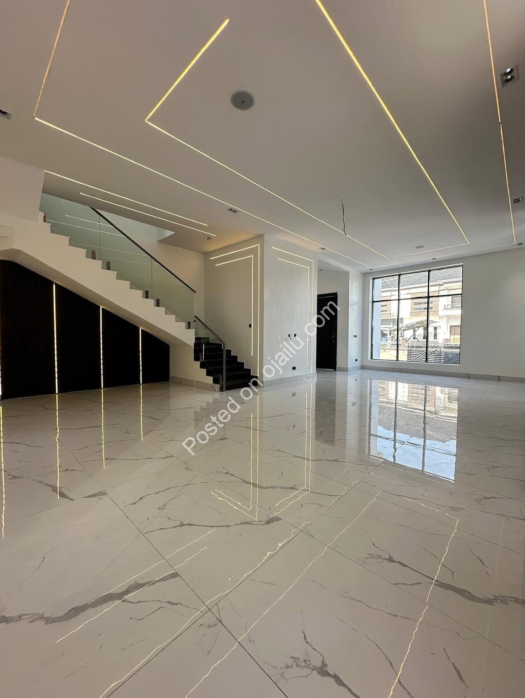 Stunning 5-Bedroom Duplex in Lekki County