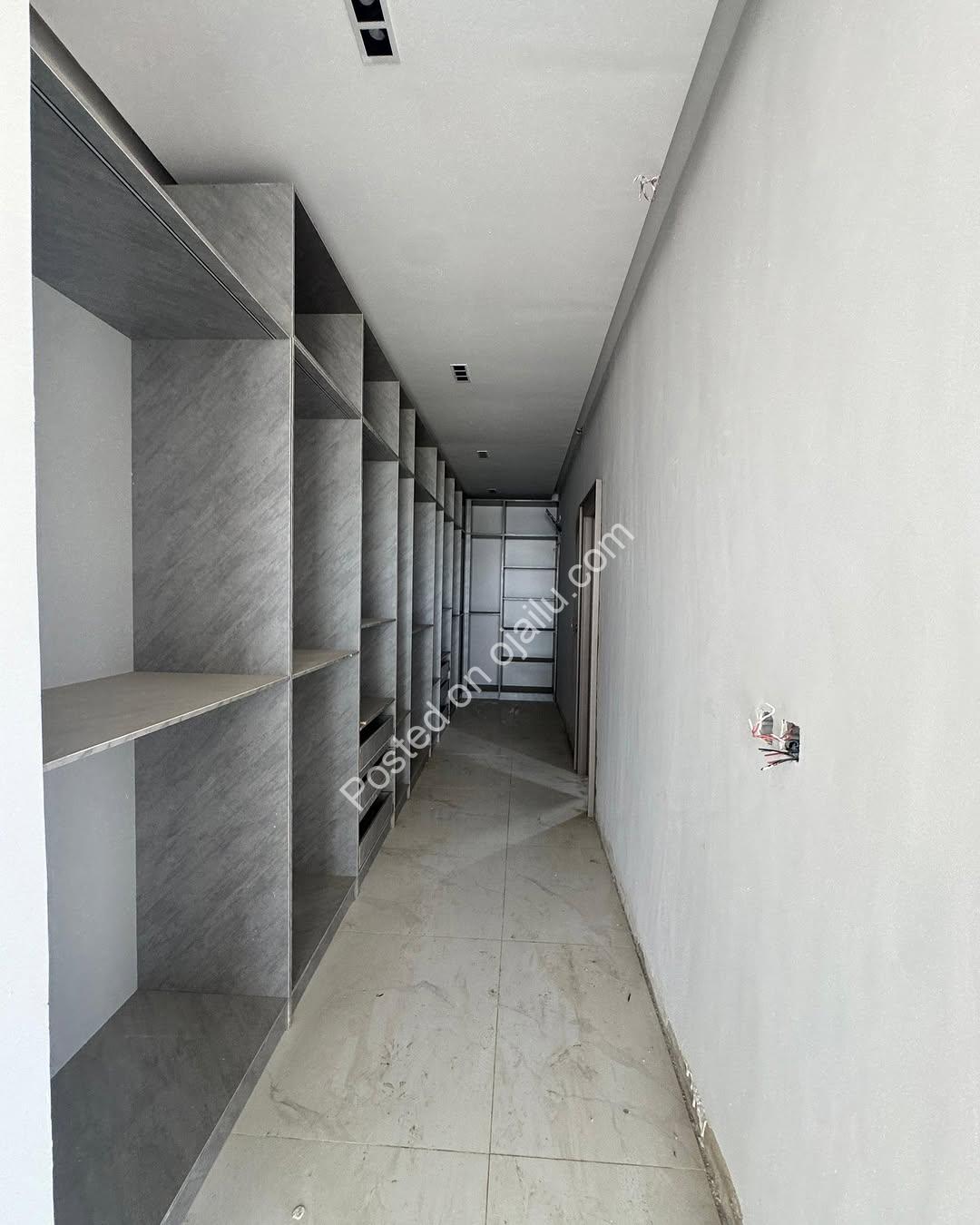 5-Bed Lekki Haven: Pool, En-Suite Bliss & Luxury Amenities