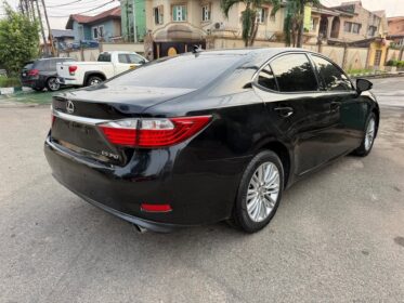 Luxury Sedan Perfection: 2014 Lexus ES350