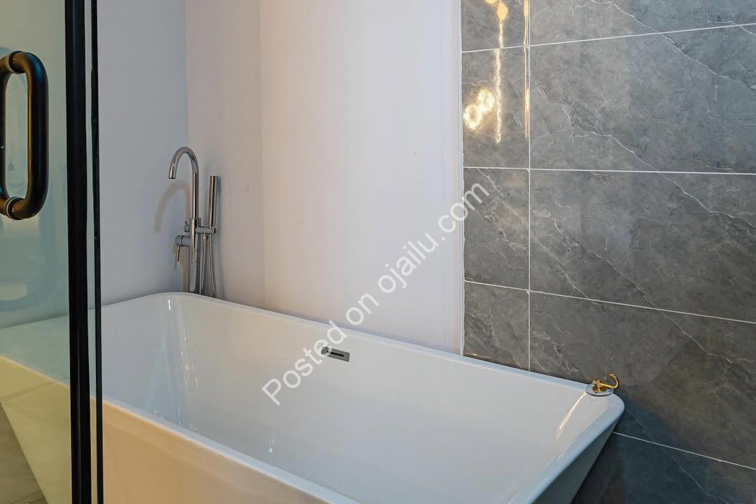 Serene Smart Home with Balcony & PS5 in Lekki