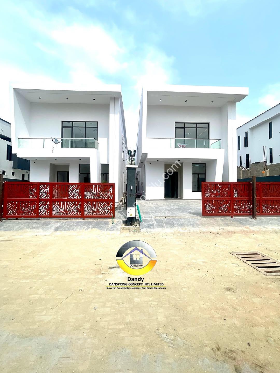 Chevron’s Crown Jewel: 5-Bed Poolside Paradise