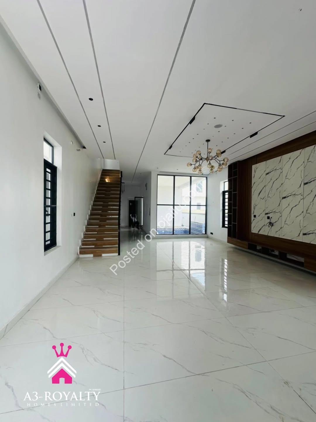 Live Your Dream in a 5-Bed VGC Duplex with Pool