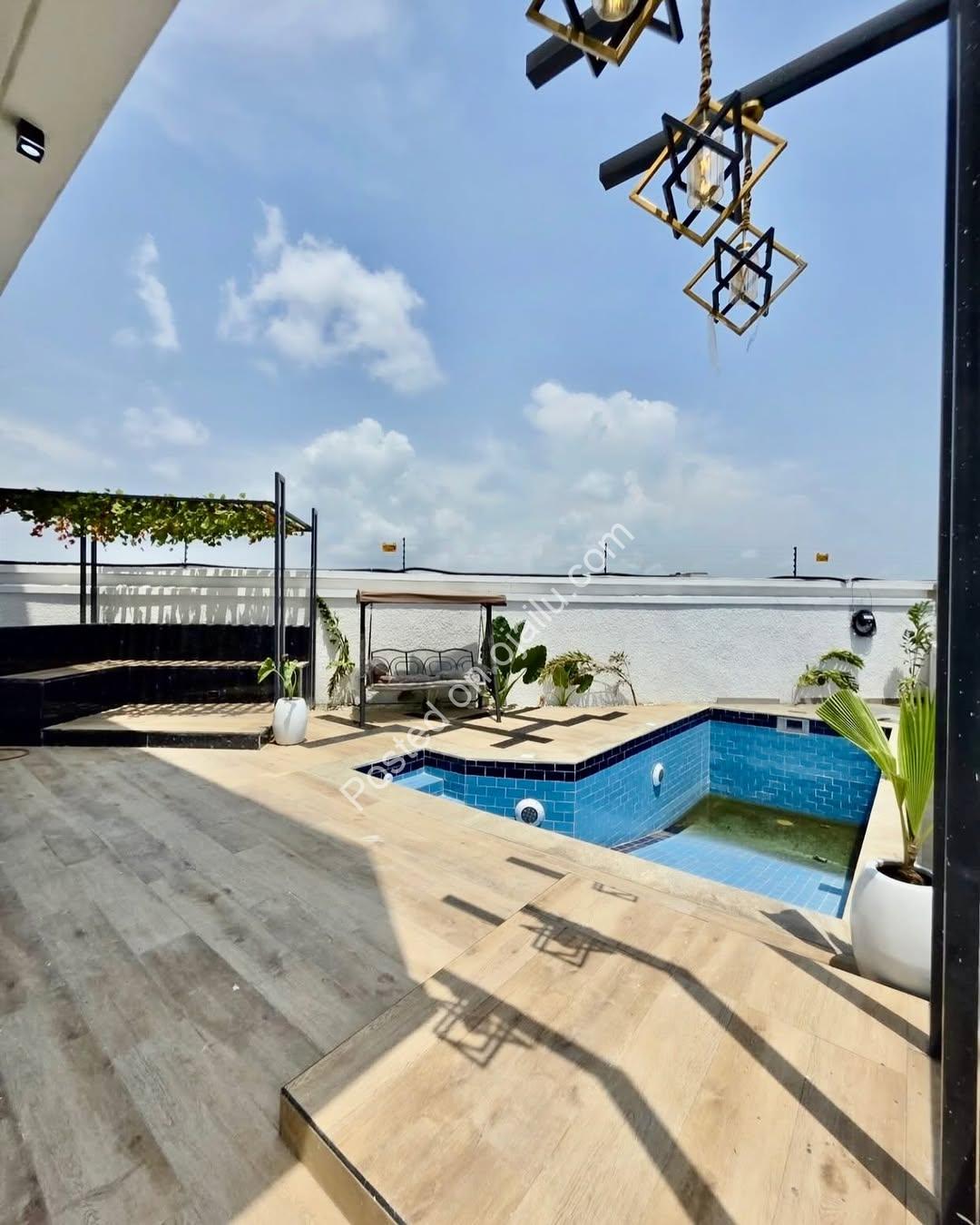 Dream Estate: 5-Bed Duplex with Pool & BQ in Lekki