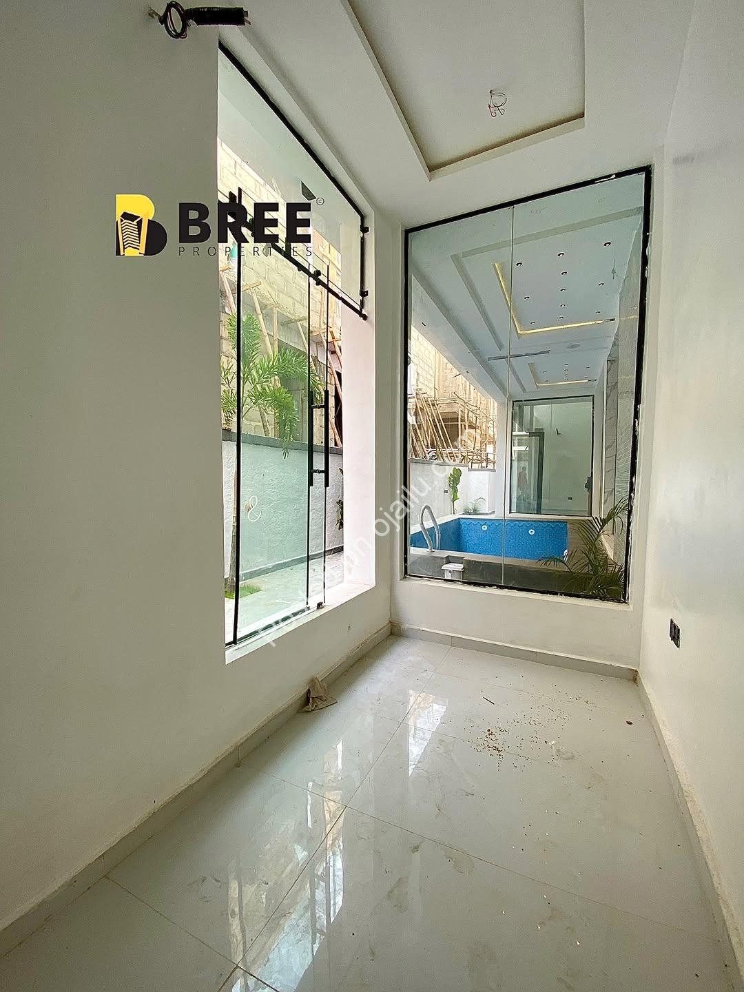 Lekki’s Finest: 5BR Oasis with Pool & Gym