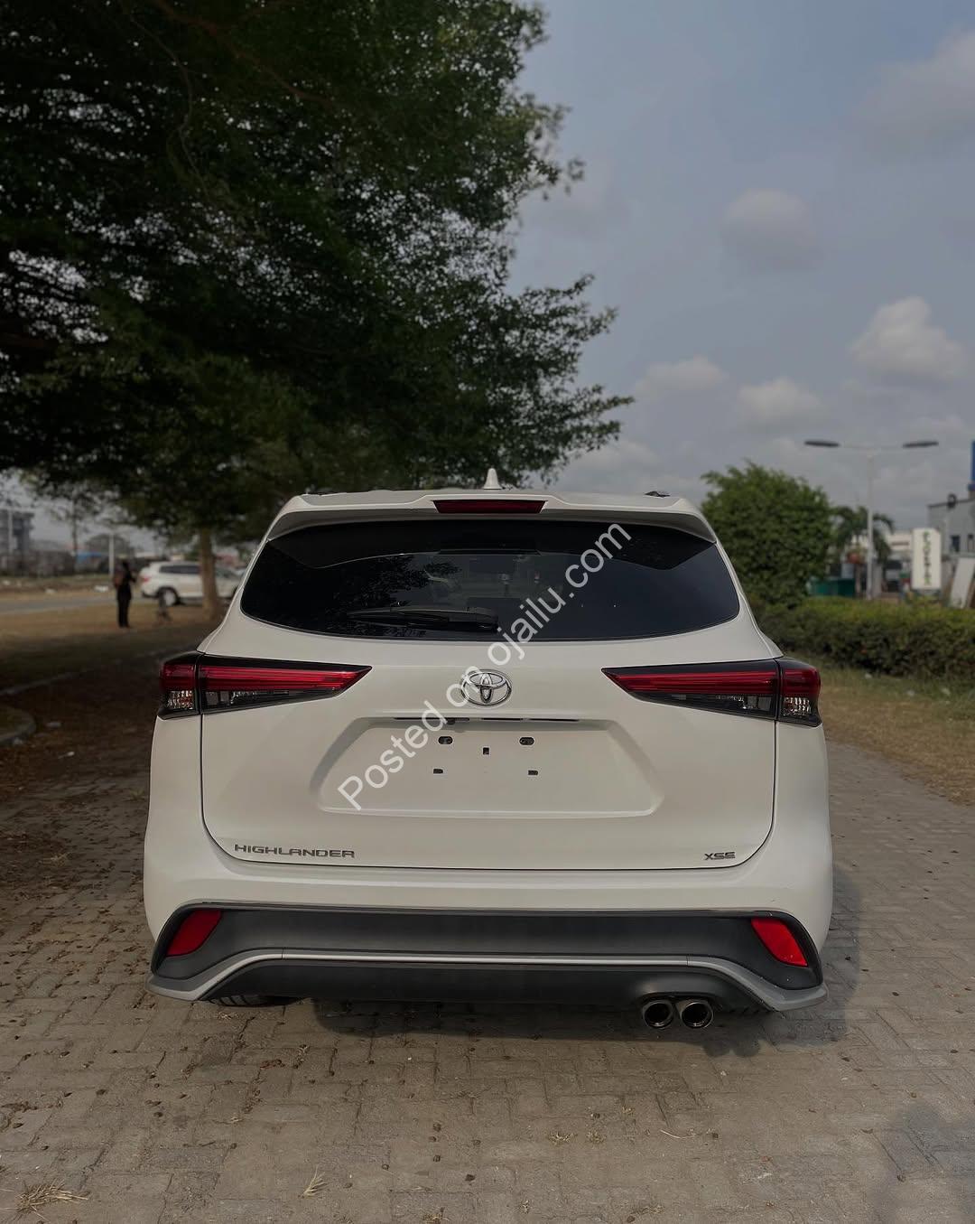 2012 Camry SE: Sunroof & Tech for 10.5M Naira