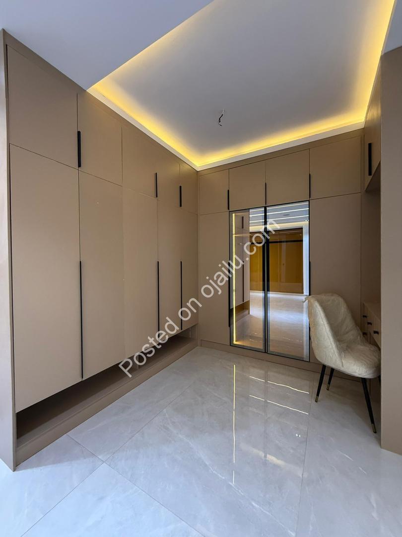 Modern Masterpiece in Cowrie Creek: 5-Bed Smart Home