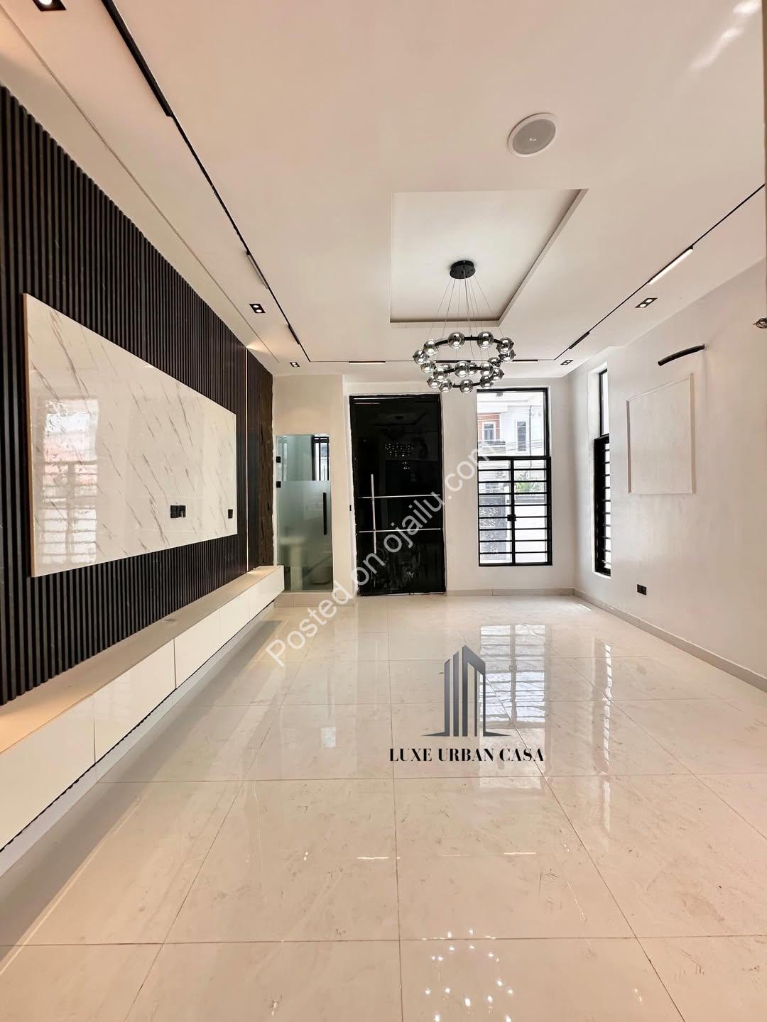 Stunning 4-Bed Semi-Detached in Orchid Estate