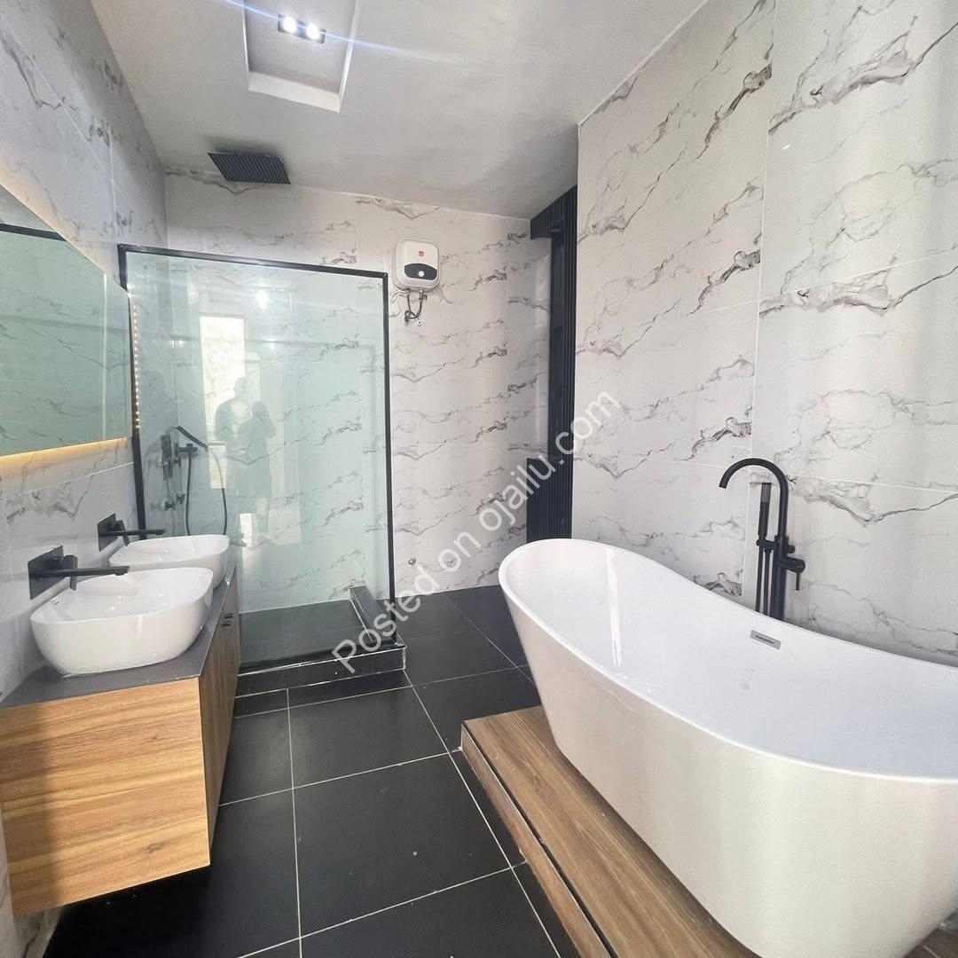 Lekki’s Ultimate 5-Bedroom Estate Oasis with Pool