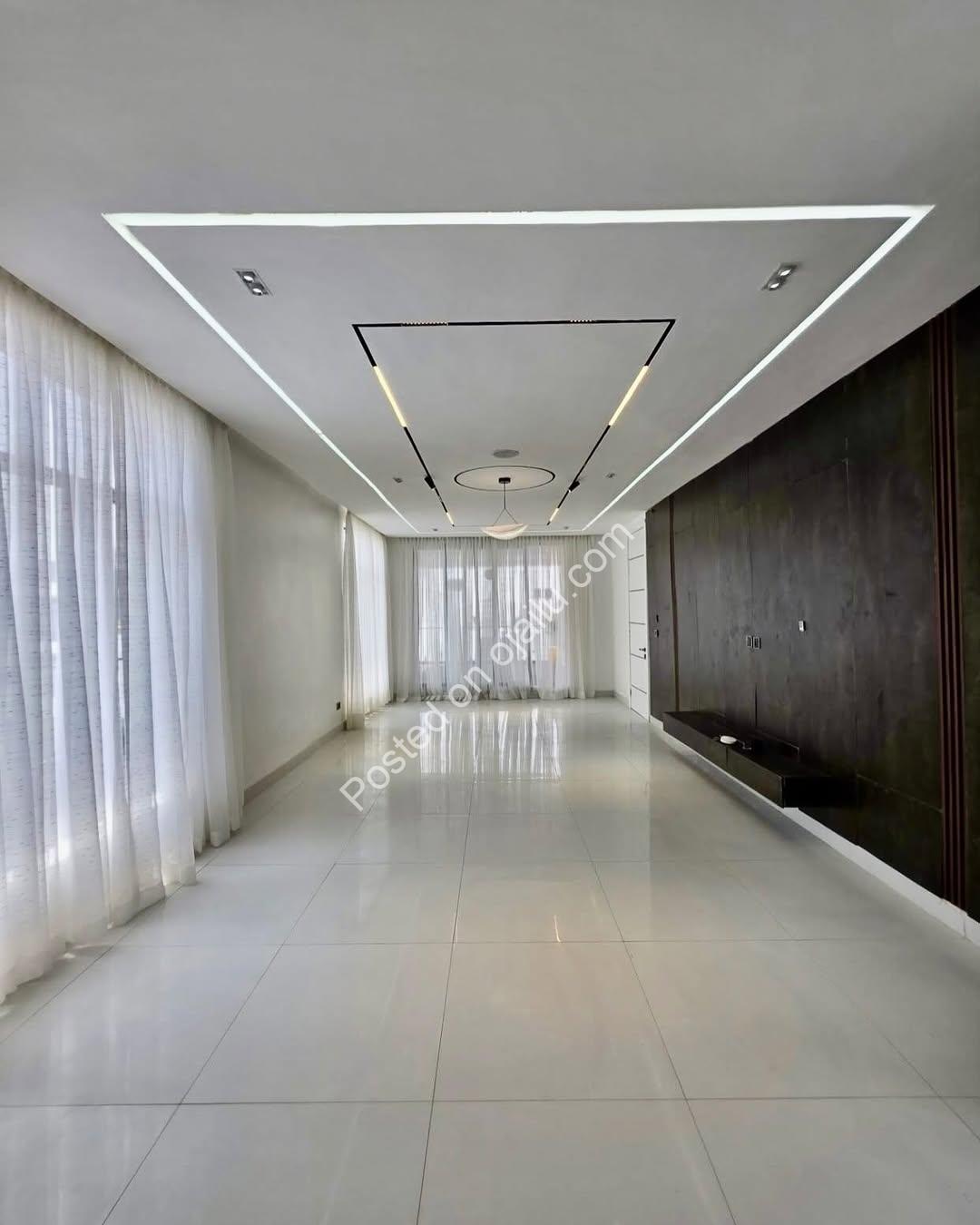 Dream Estate: 5-Bed Duplex with Pool & BQ in Lekki