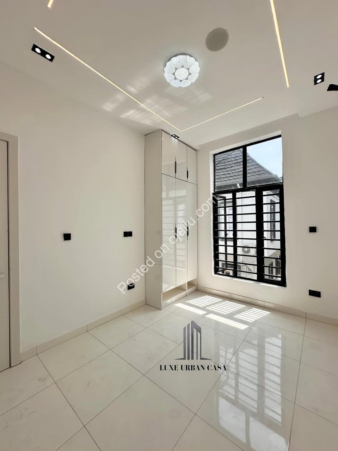 Stunning 4-Bed Semi-Detached in Orchid Estate