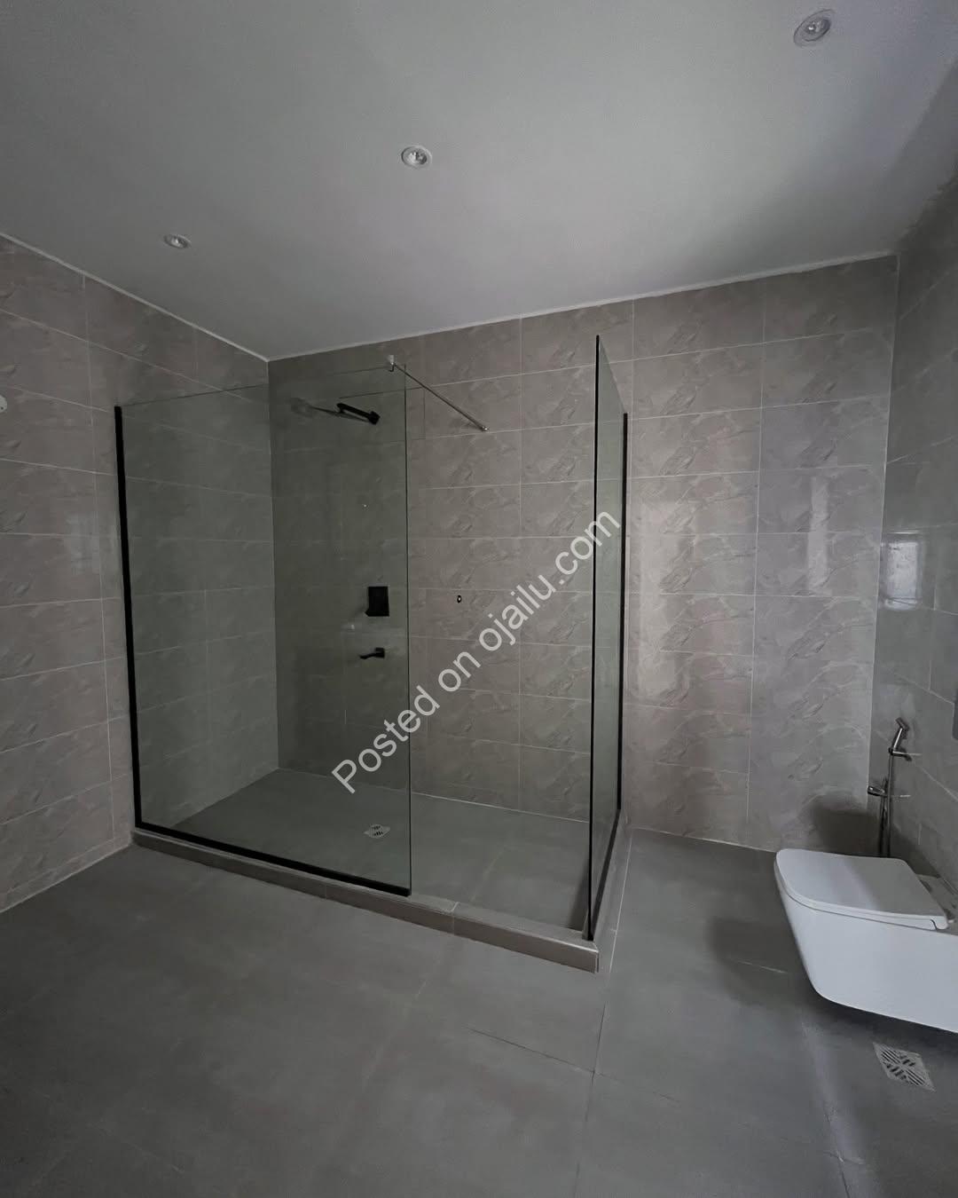 5-Bed Lekki Palace: Ensuite Luxury & Sound System