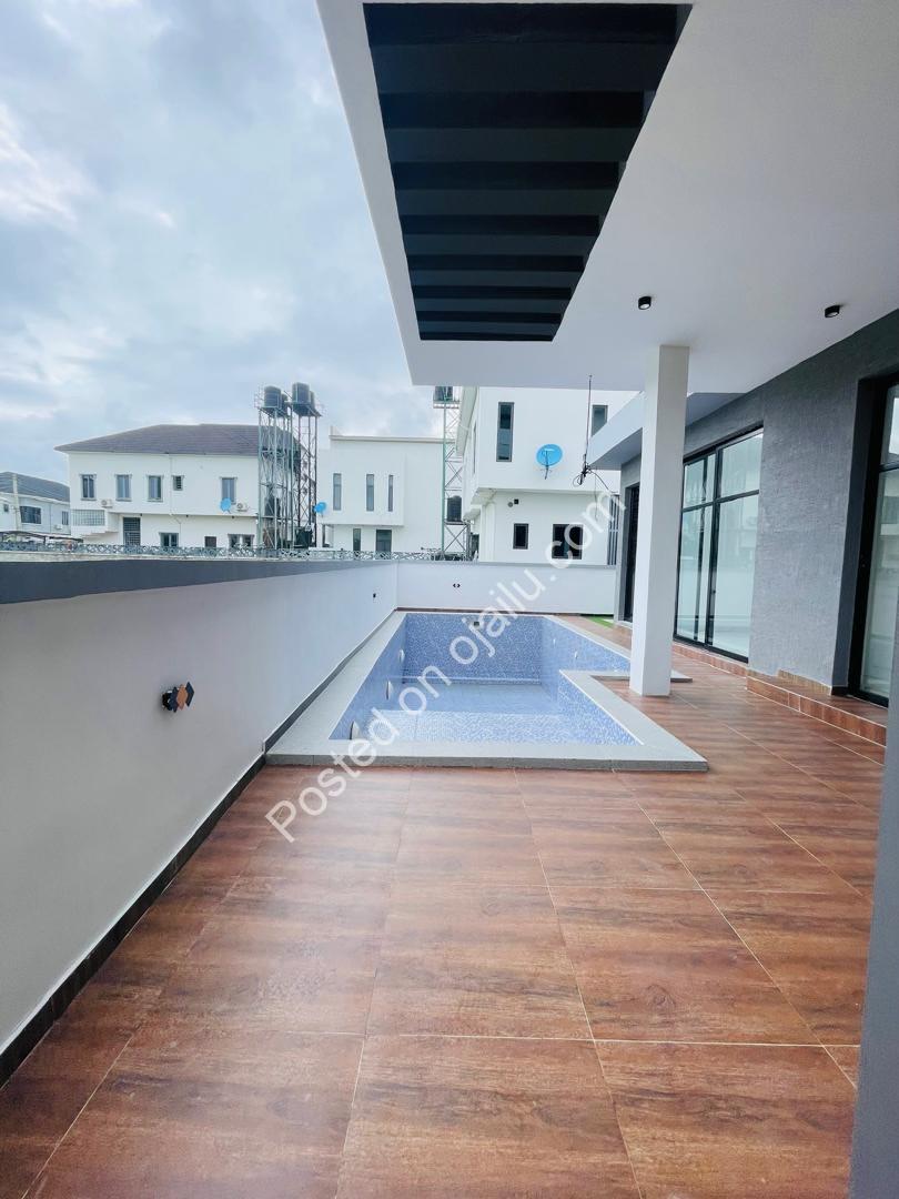 Lekki’s Ultimate 5-Bed Estate Home with Pool