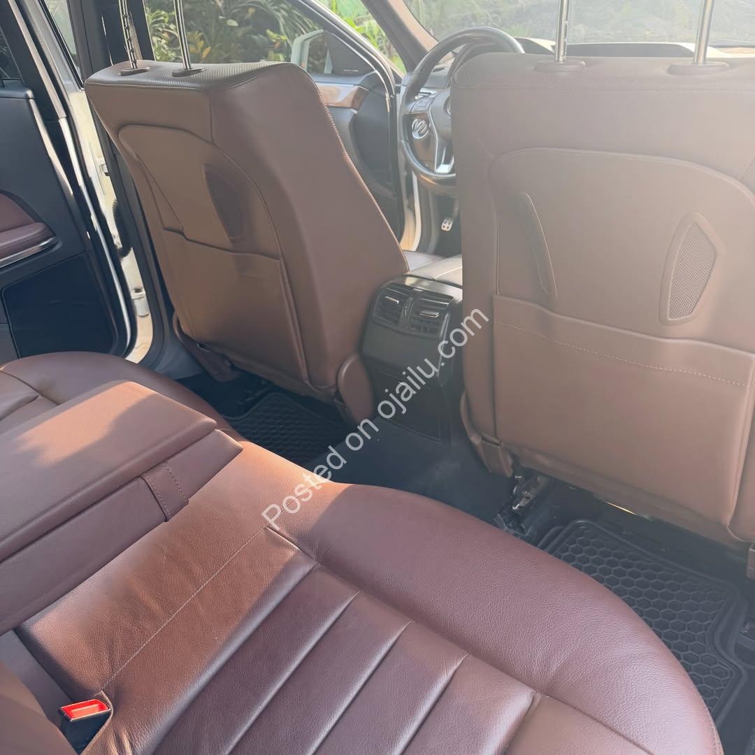 Luxury 2014 Mercedes E350: Panoramic Roof & Keyless Entry