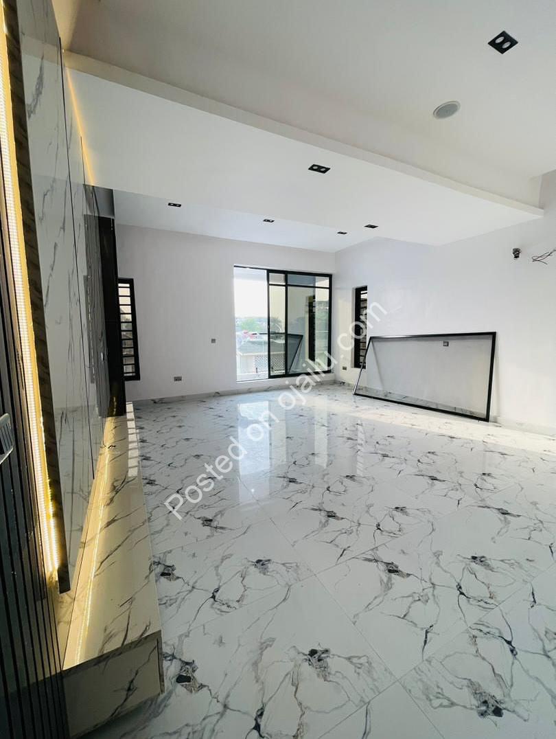 Exquisite 5-Bedroom Duplex with BQ in Prime Ikeja