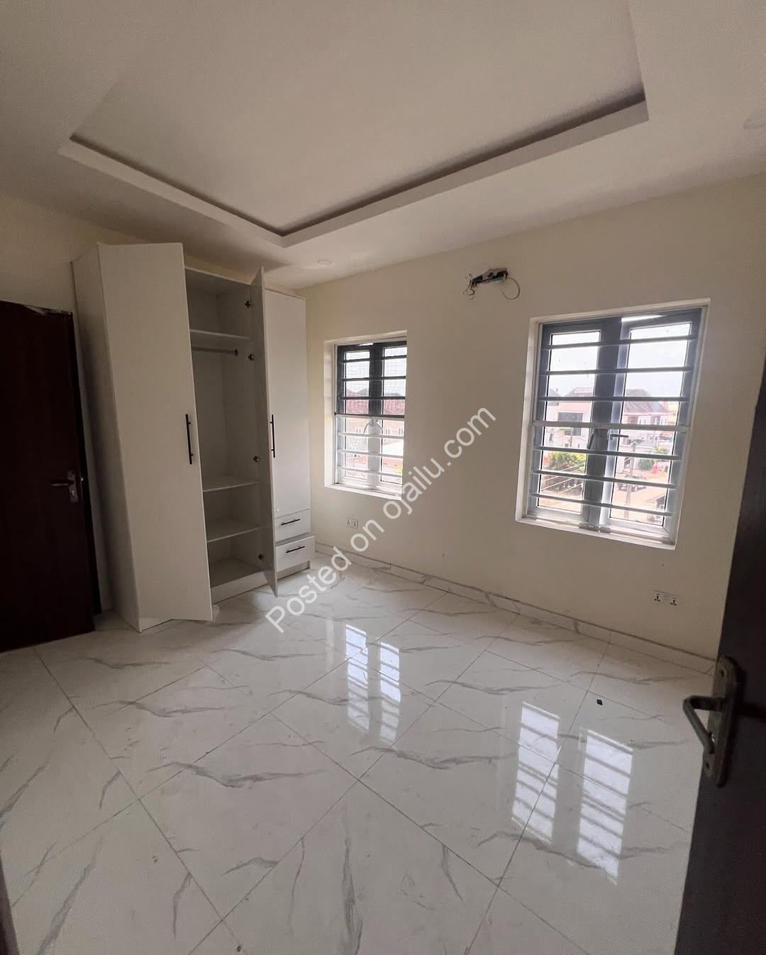 Lagos Luxury: 2-Bed Ensuite with Pool in Ikota