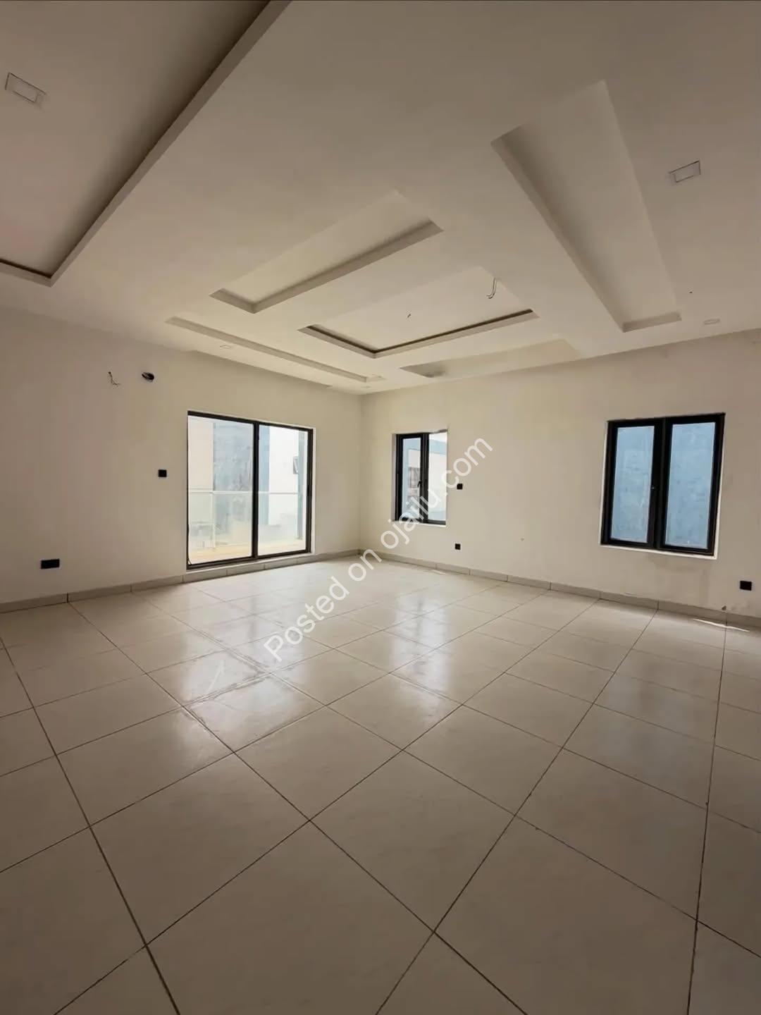 Exquisite 5-Bedroom Haven in Orchid Lekki
