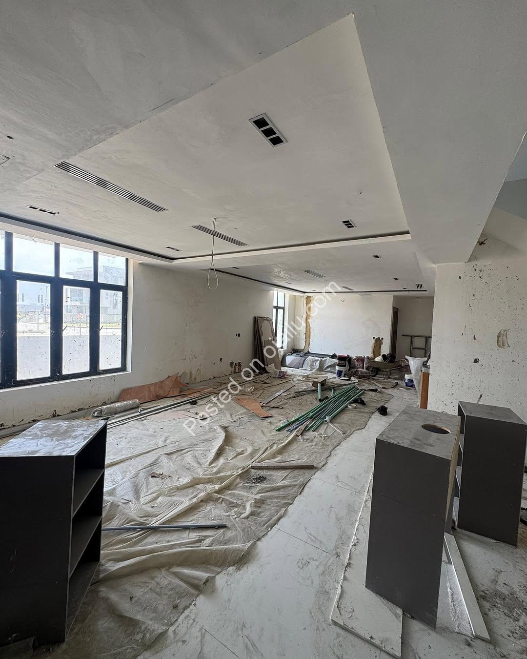 5-Bed Lekki Haven: Pool, En-Suite Bliss & Luxury Amenities