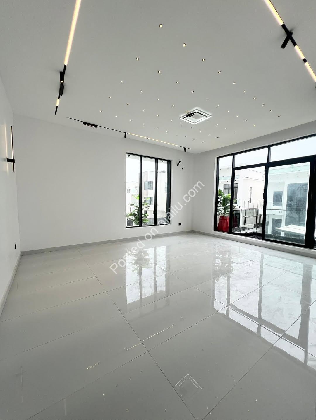 Spacious 5-Bedroom Haven in Prime Lekki