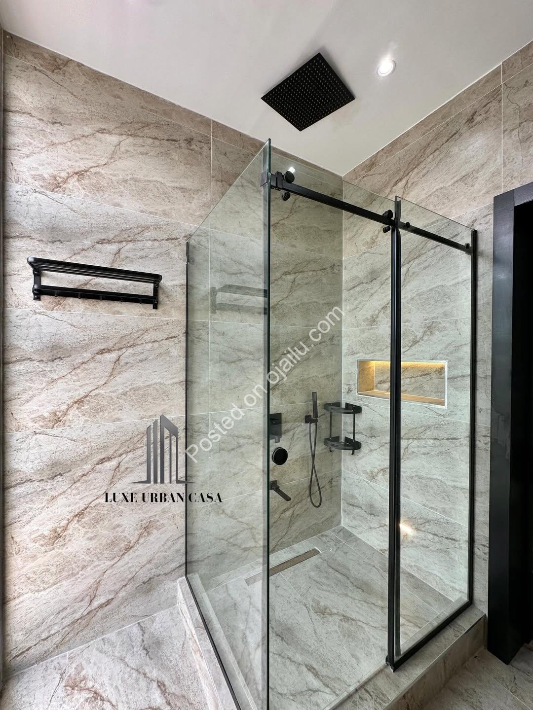 Elegant 4BR Terrace in Chevron | Premium Living