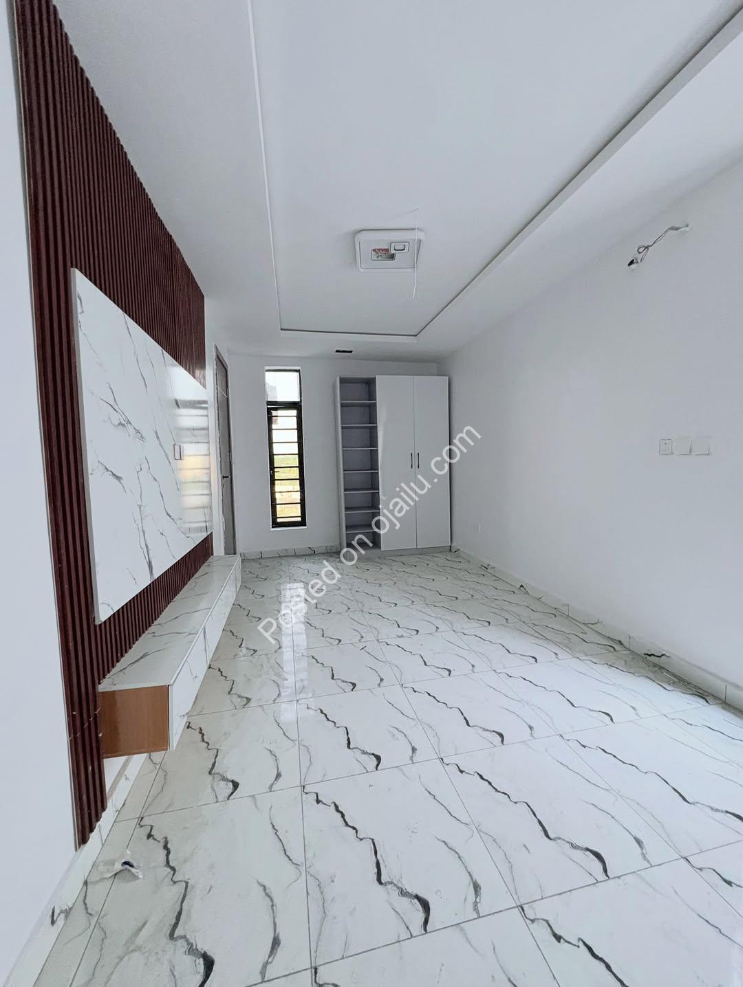 Sleek 5-Bed Duplex with Pool & Gym in Ikota