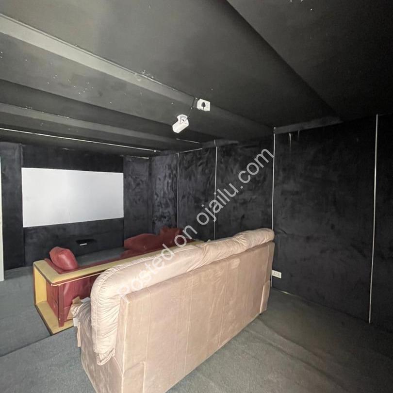 Exquisite 5-Bedroom Duplex with Cinema & Pool in Lekki