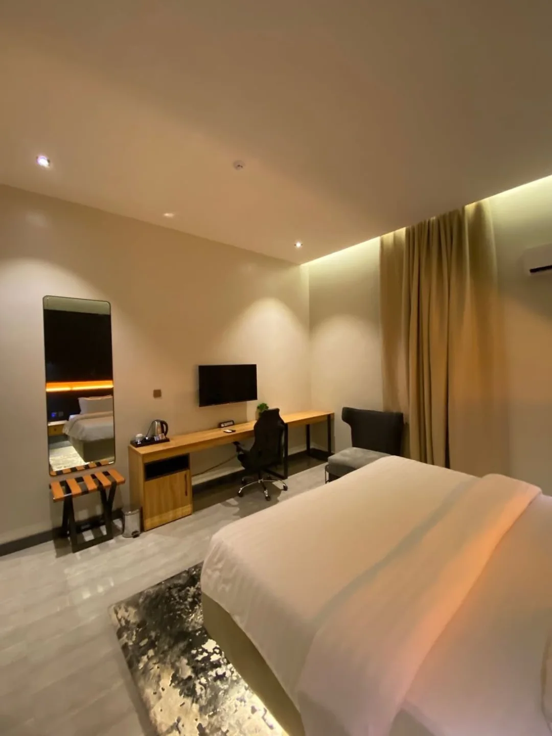 Enchanting 2-Bedroom Getaway with Games & Netflix