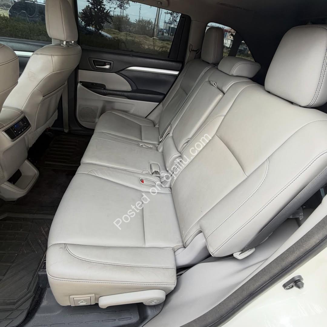 Unbeatable 2015 Highlander XLE: Sunroof, BSM, Lane Assist