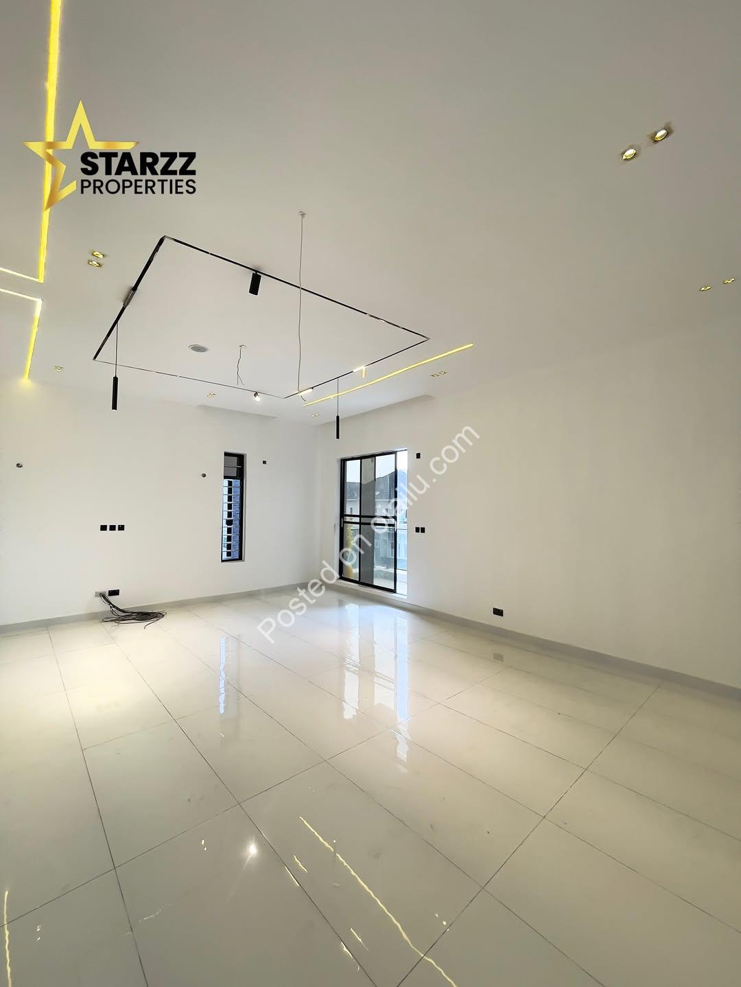 Lagos Luxury: 5-Bed Duplex with Resort-Style Pool