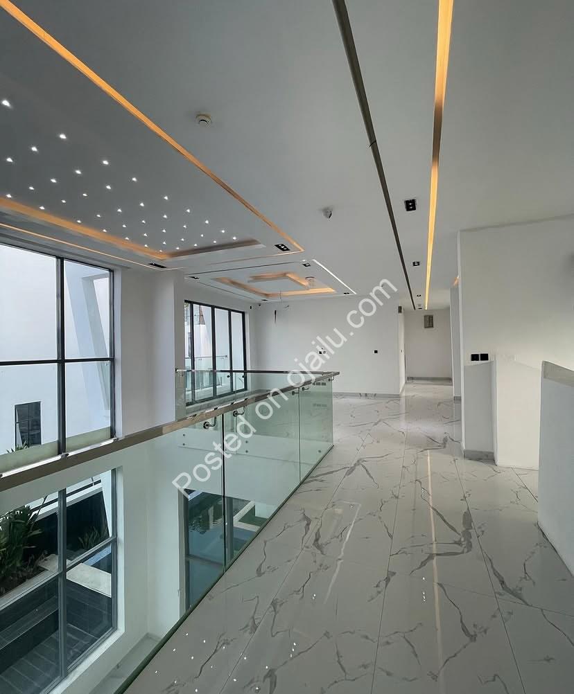 Opulent 5-Bedroom Haven in Prestigious Osapa Lekki