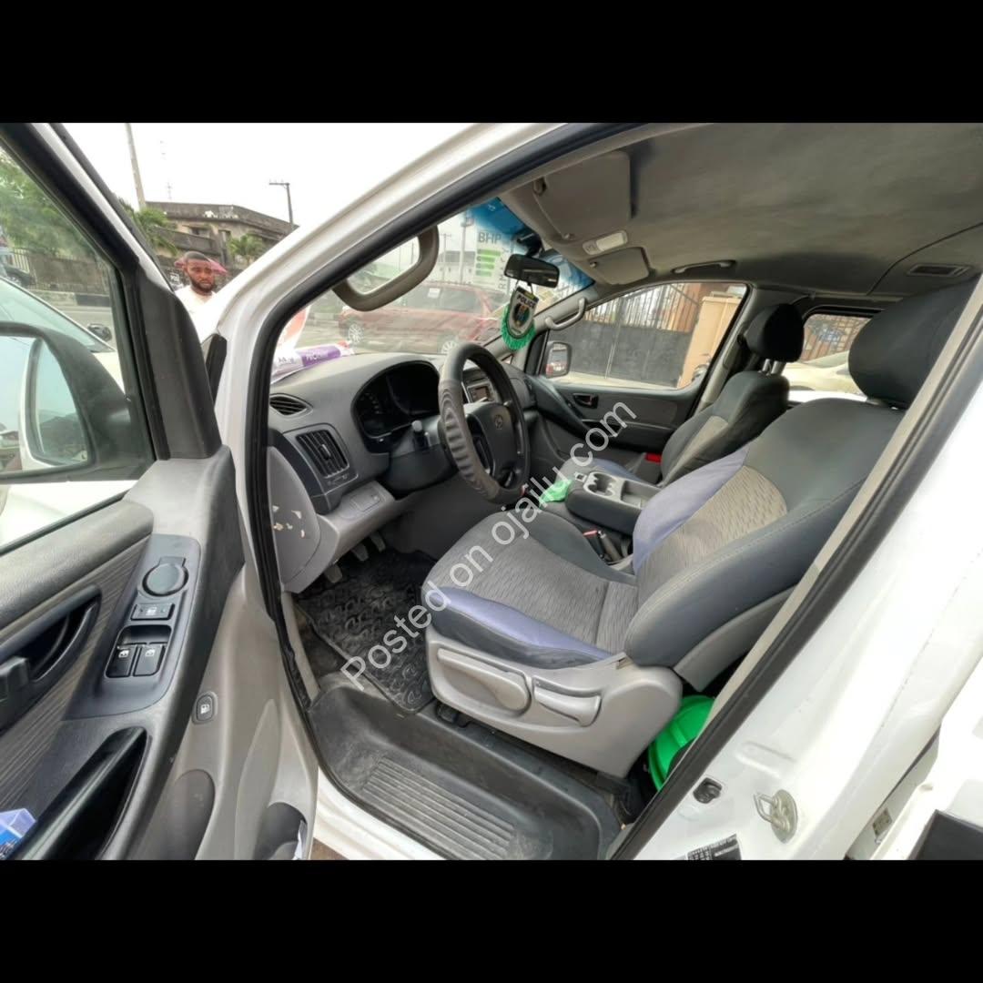 2018 Hyundai HL Bus: Super Clean, Manual, #25M