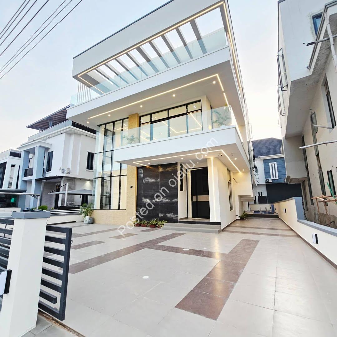 Lekki’s Ultimate 5-Bedroom Smart Home with Pool & Cinema