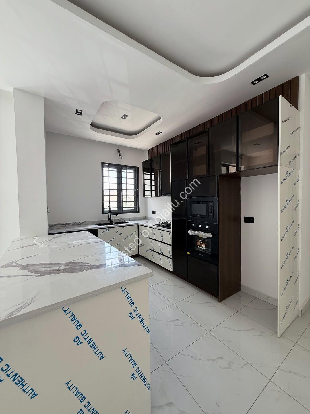 Coastal Road Gem: 2-Bed Ensuite Haven in Lekki