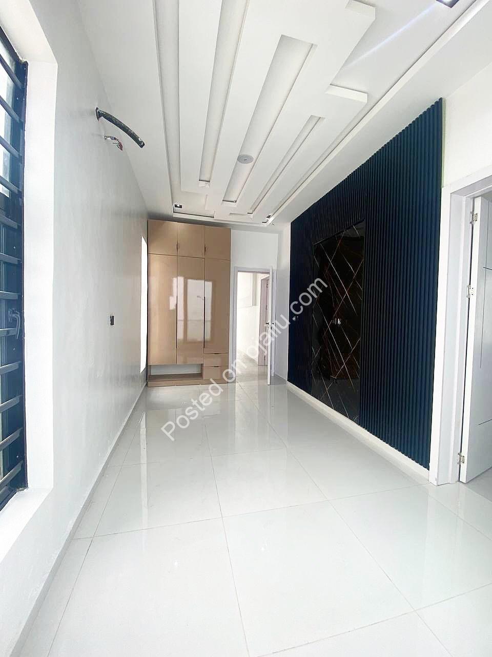 Lekki’s Ultimate 5-Bedroom Estate Duplex with Private Pool