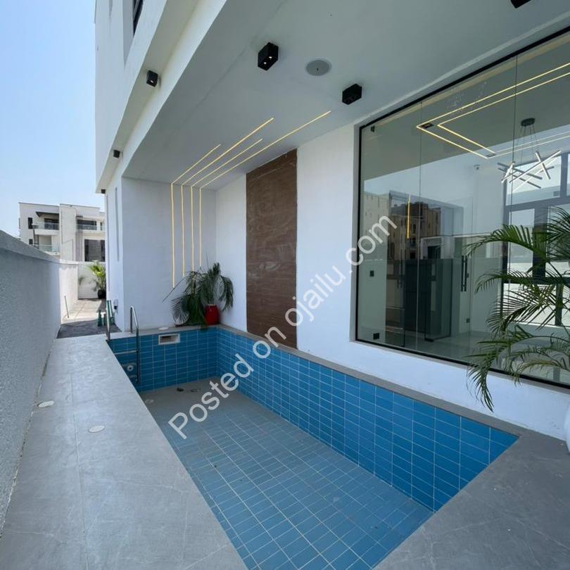 Exquisite 5-Bedroom Duplex with Pool in Lekki