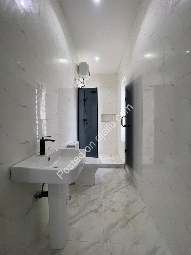 Stunning 5-Bed Dulex with Pool in Lekki