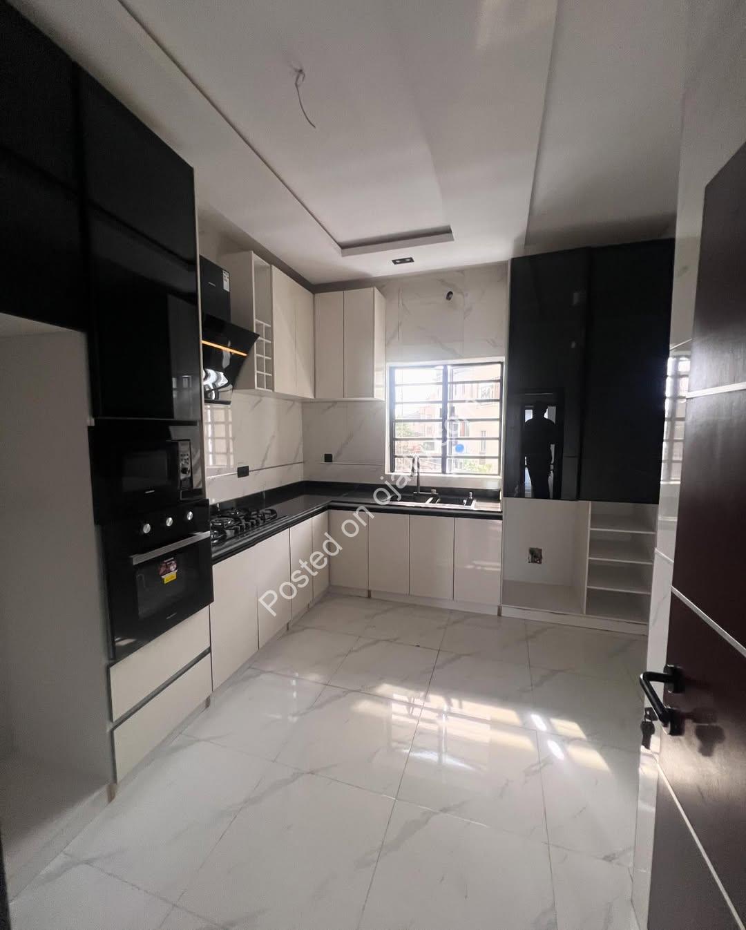 4-Bedroom Ikate Gem: En-Suite Luxury & BQ for 270M