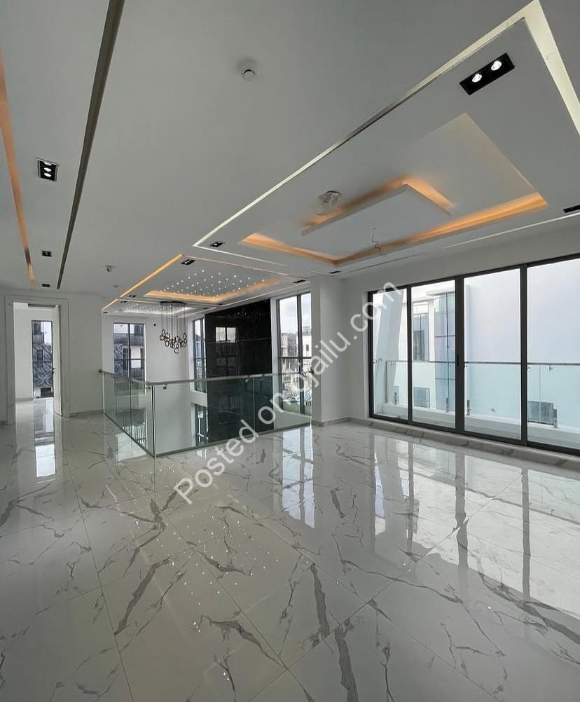 Opulent 5-Bedroom Haven in Prestigious Osapa Lekki