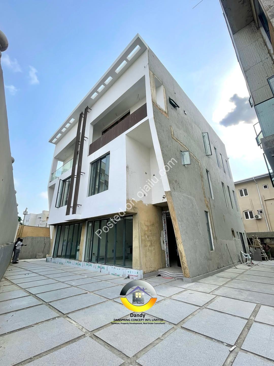 Lagos Luxury: 4 New Ikoyi Homes in Secure Estate