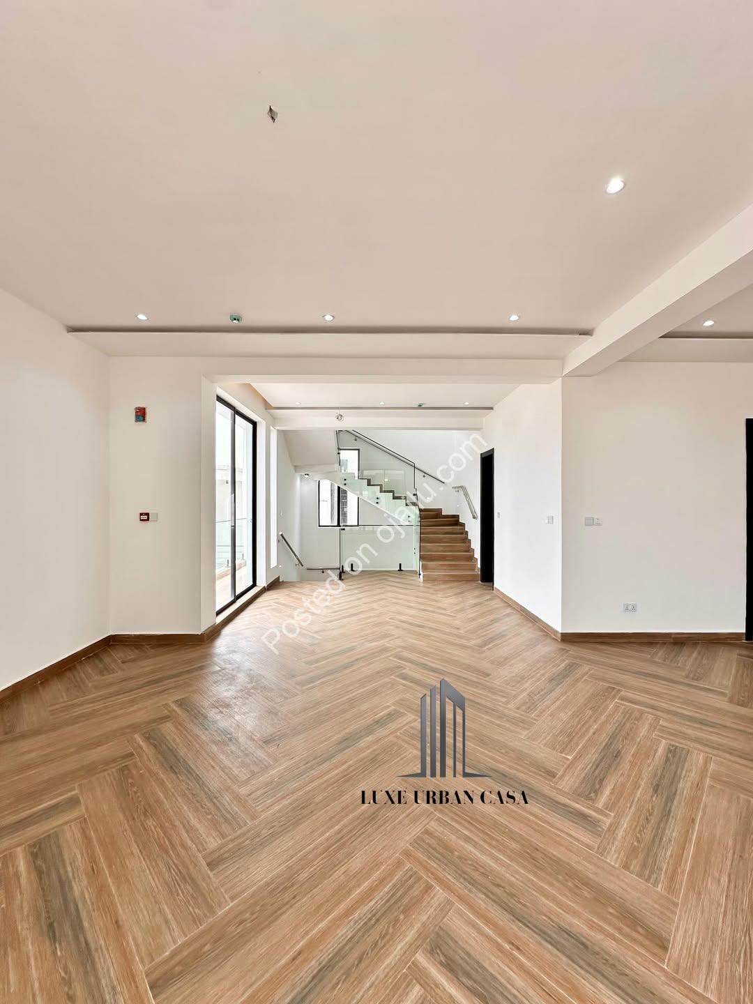 Elegant 4BR Terrace in Chevron | Premium Living