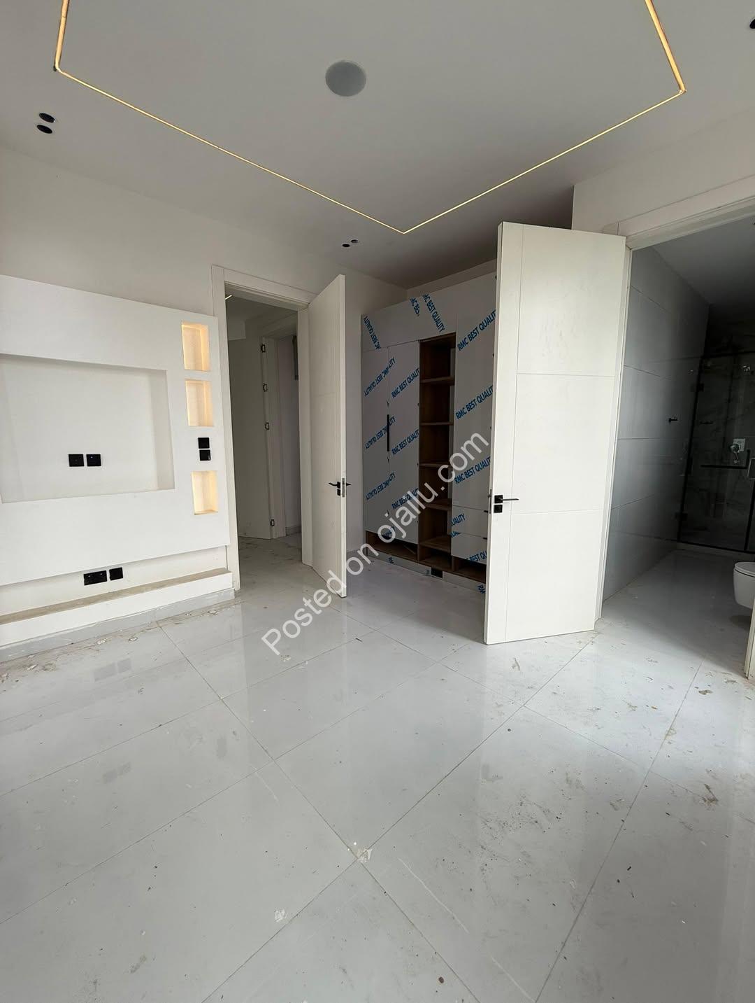 Lekki’s Ultimate 5-Bedroom Estate Oasis with Pool & Gym