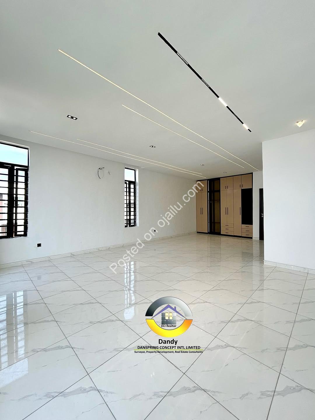 Sleek 5-Bedroom Oasis with Pool in Lekki