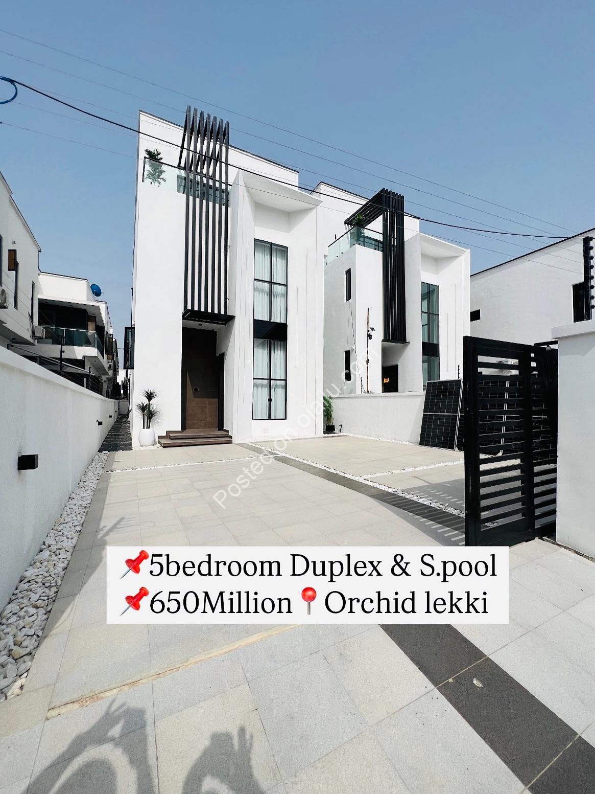 Stunning 5-Bed Duplex with Pool & Rooftop in Lekki
