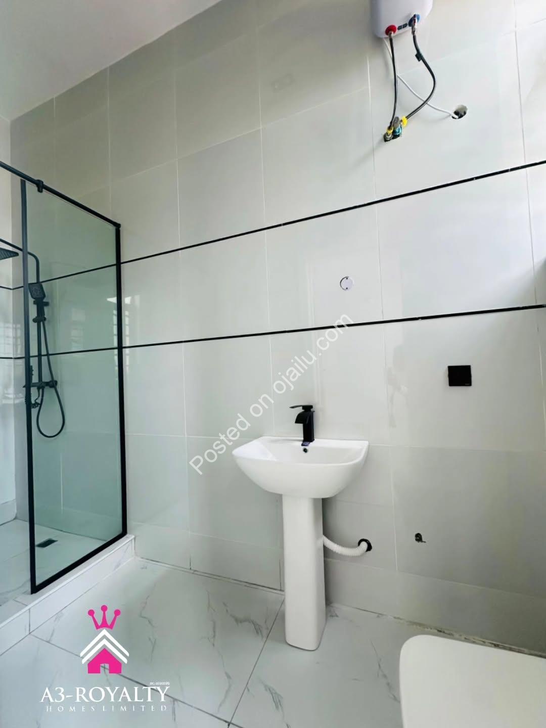 Live Your Dream in a 5-Bed VGC Duplex with Pool