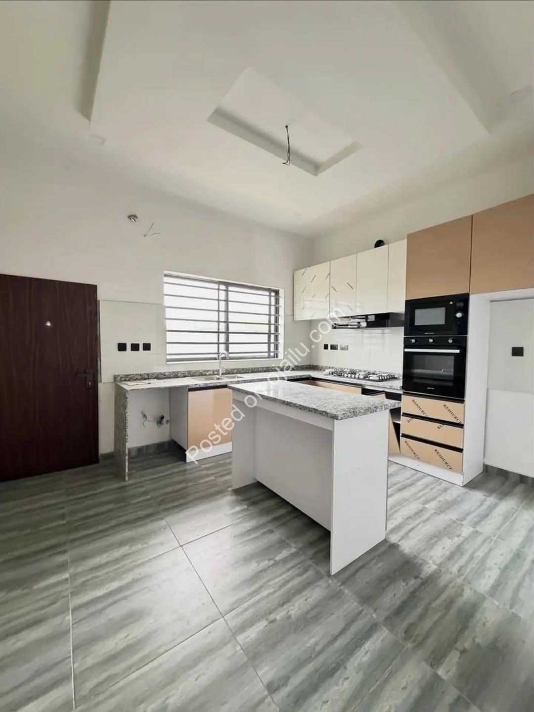 Exquisite 5-Bedroom Haven in Orchid Lekki