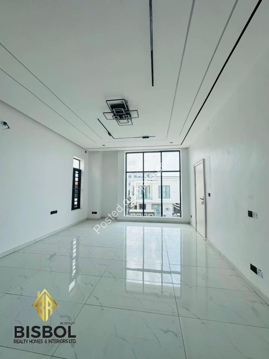 Live Your Dream in a VGC 5-Bedroom Duplex Oasis