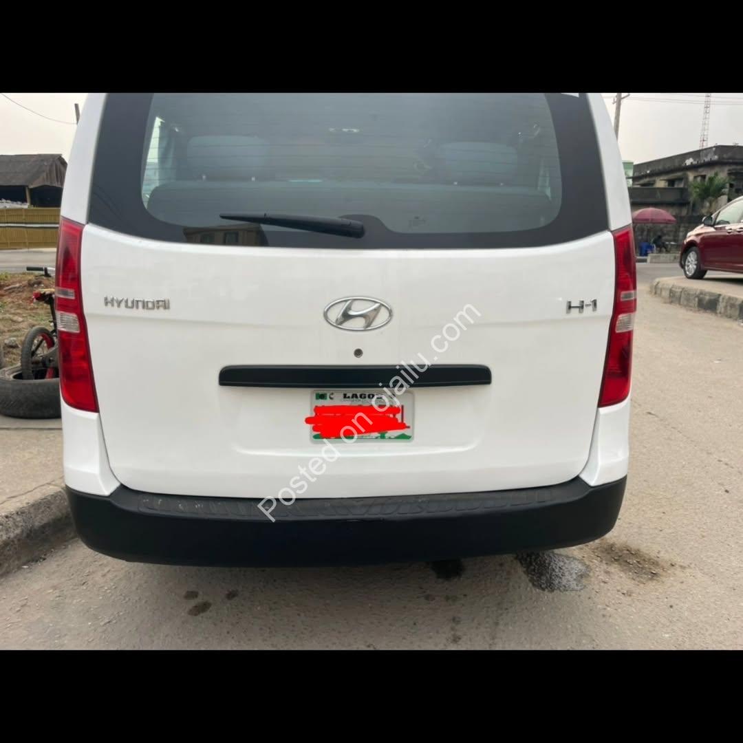2018 Hyundai HL Bus: Super Clean, Manual, #25M