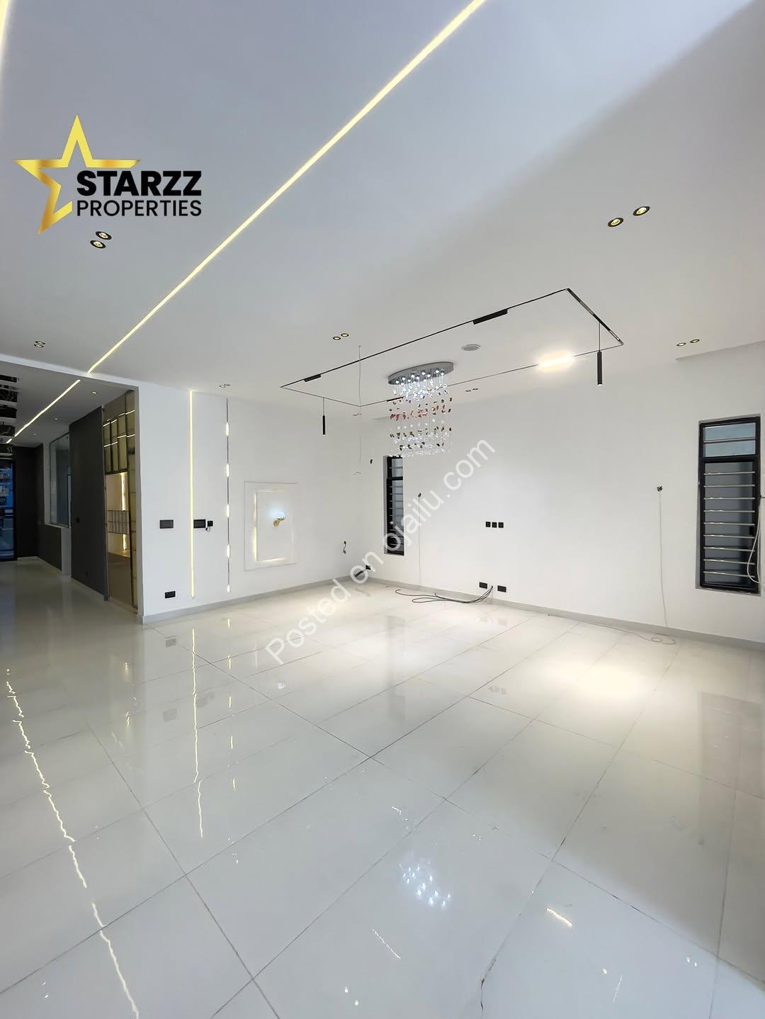 Lagos Luxury: 5-Bed Duplex with Resort-Style Pool