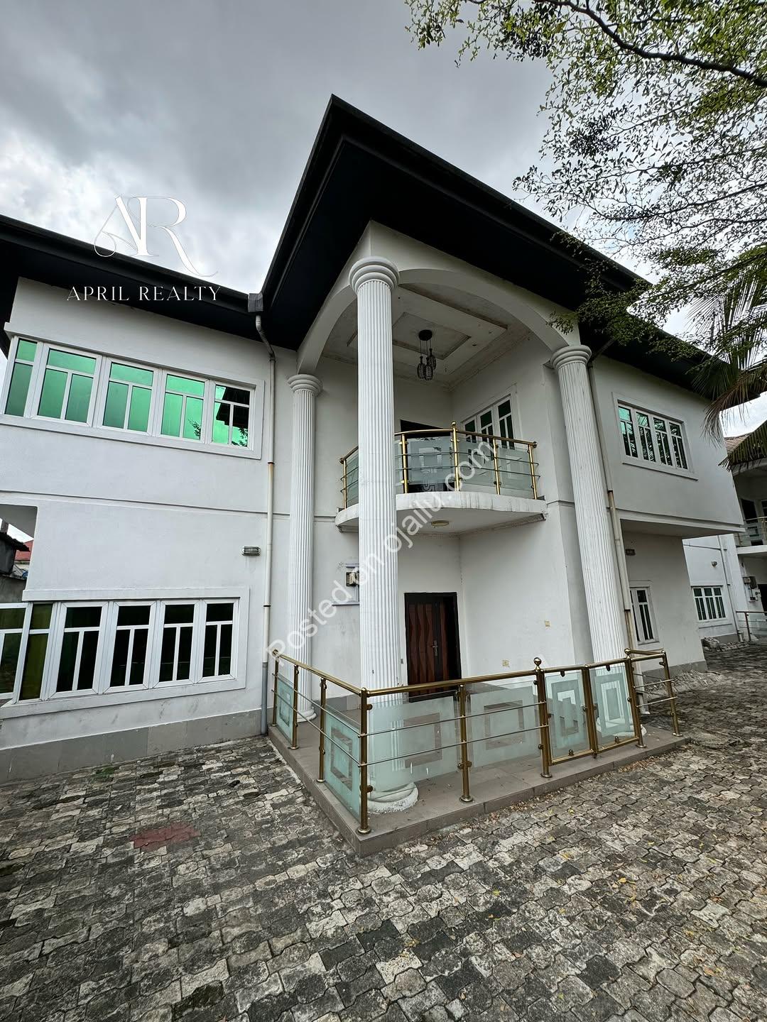 Stadium Road’s Premier 4-Bedroom Duplexes