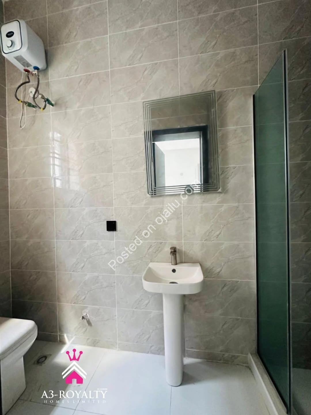 Move-In Ready 5-Bed Duplex in VGC Estate